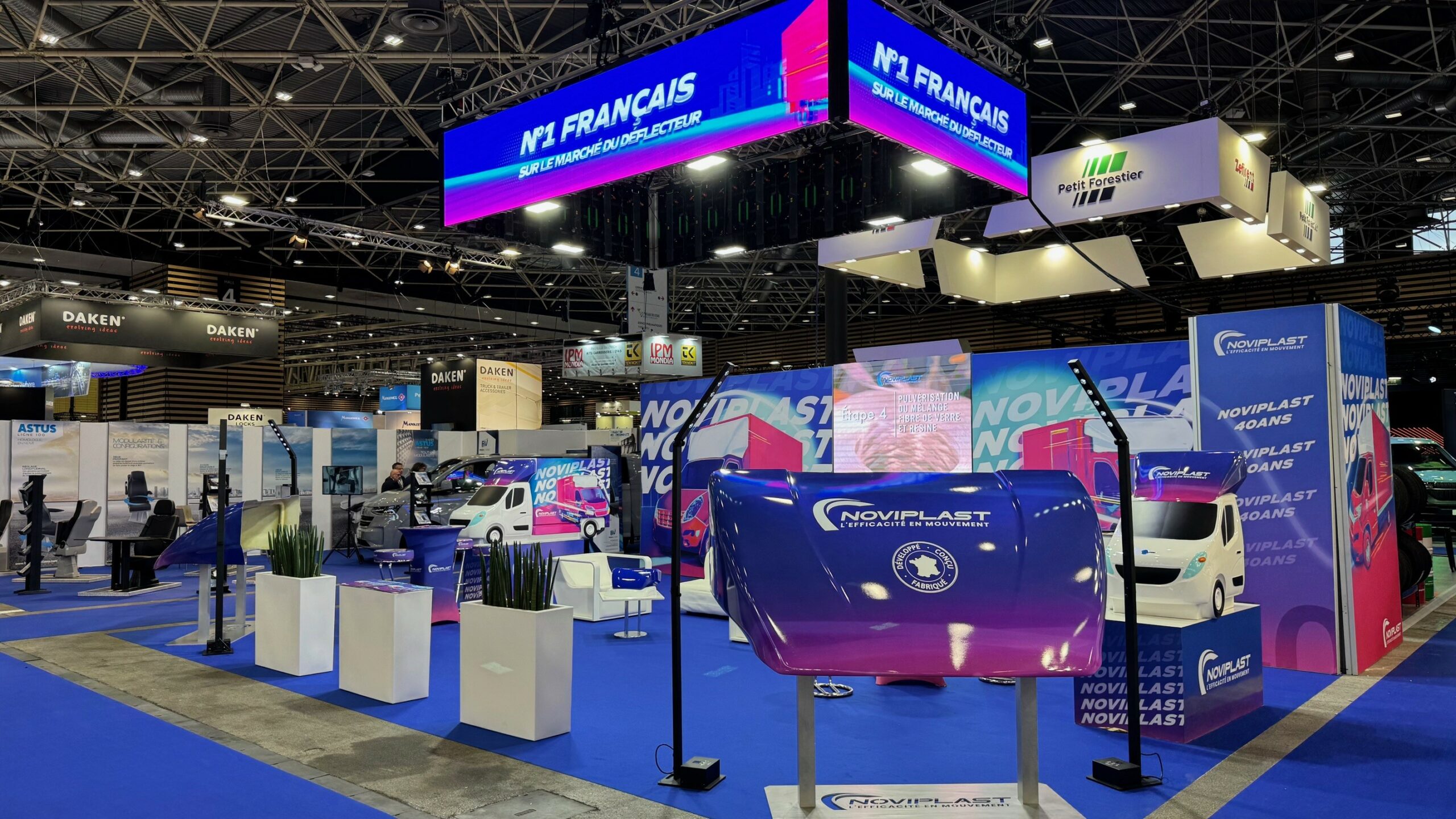 3 STAND NOVIPLAST 2025